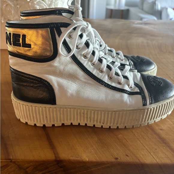 CHANEL HIGH TOP SNEAKERS - Picture 2 of 7